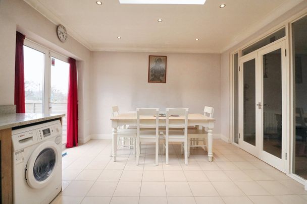 St Brides Avenue, Edgware, HA8 - Photo 1