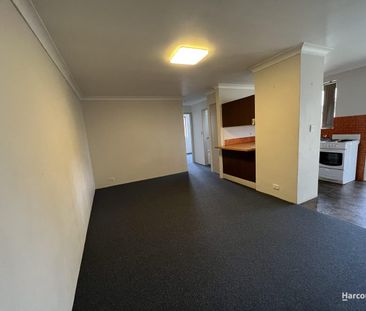 Cosy Two Bedroom Unit in the Heart of Minto ! - Photo 3
