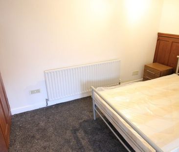 Room 1, Knowle Avenue, Burley, Leeds, LS4 2PQ - Photo 5