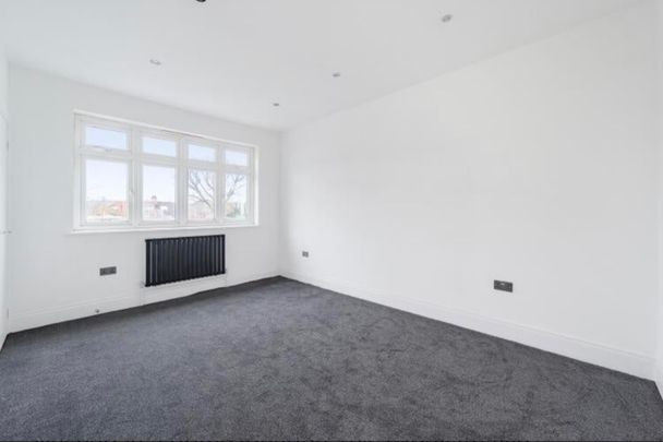 5 Bed Detached House, Knights Hill, SE27 - Photo 1