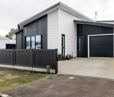 Townhouse on Victoria Ave! - Photo 3