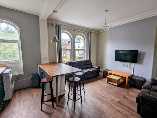 5 Bed Terraced House, Victoria Road, LS6 - Photo 1