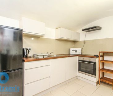 2 bed Apartment for Rent - Photo 2