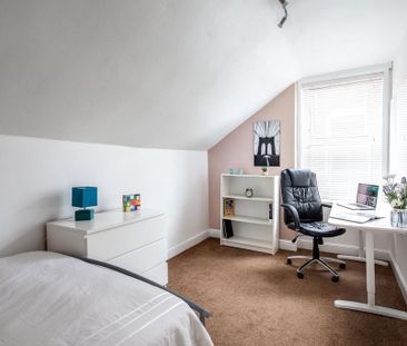 5 bedroom semi-detached house to rent - Photo 4