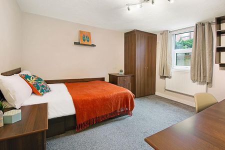 8 bedroom house to rent - Photo 2