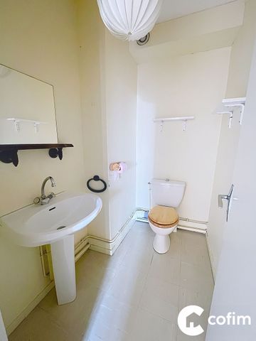 Location Appartement 3 pièces 75m² OLORON STE MARIE 64400 - Photo 2