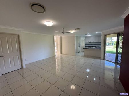 Lovely Established Home - Photo 4