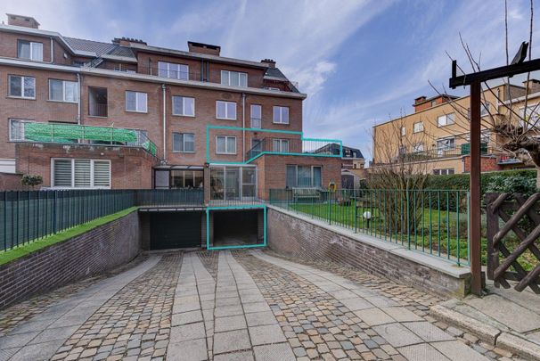 VERZORGD APPARTEMENT MET 3 SLAAPKAMERS, RUIM TERRAS EN AUTOSTAANPLAATS NABIJ HET CENTRUM VAN BILZEN - Photo 1