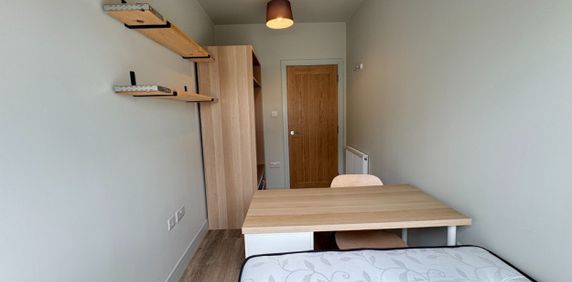 2 bed Apartment for Rent - Photo 2