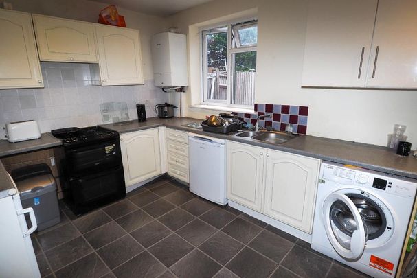 1 bedroom in a house share to rent - Photo 1