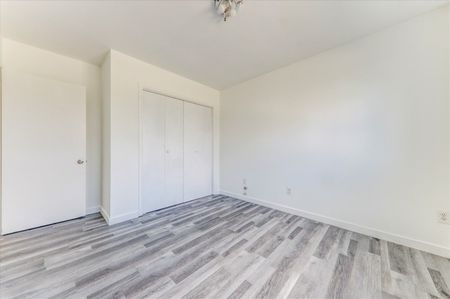 For Lease - 70 Port Darlington Road Unit# 3 Bed Suite, Clarington, Ontario - Photo 5