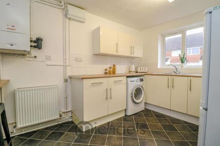 3 bedroom semi-detached house to rent - Photo 3