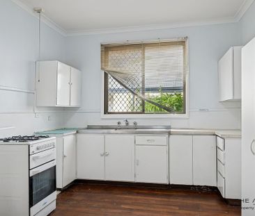 3 Bedroom in Prime Location - Photo 3