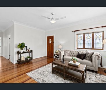 STUNNING HOME IN PERFECT LOCATION - Photo 6