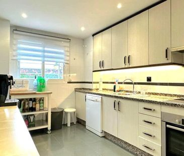 3 bedroom luxury Flat for rent in Estepona, Spain - Photo 1