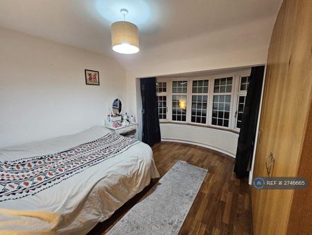 1 bedroom in a house share to rent - Photo 2