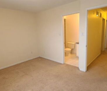 5 Fairglen Avenue #4 - Photo 4