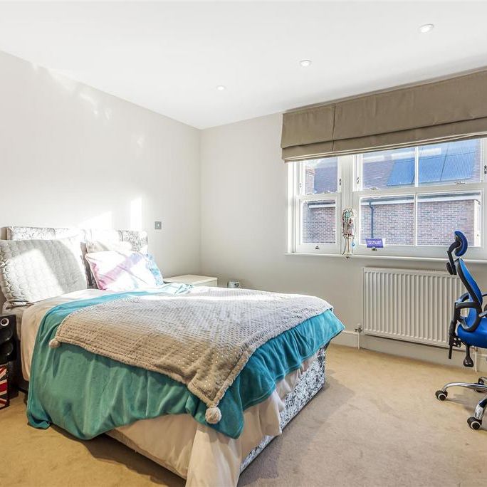 3 bedroom end of terrace house to rent - Photo 1