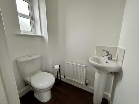 Two Bedroom & Two Bathroom House for Rent in Great Location in Garforth, Leeds - Photo 5