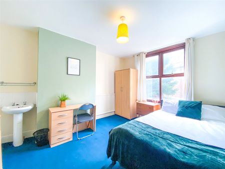 7 bedroom terraced house to rent - Photo 2