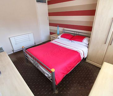 4 bedroom terraced house to rent - Photo 6