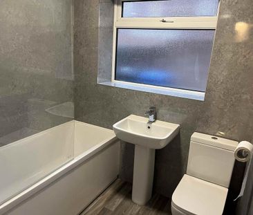 2 bedroom end of terrace house to rent - Photo 4