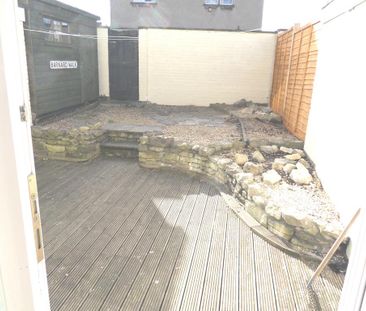 3 bedroom terraced house to rent - Photo 3