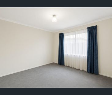 Family Home in a Prime Cranbourne West Location - Photo 5