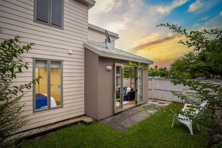 Large Townhouse 3 bedrooms with 2 bathrooms! - Photo 4