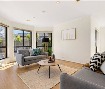 18 Buckingham Street, Amaroo - Photo 2