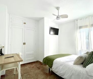 Calle Alfredo Catalani, Málaga, Andalusia 29003 - Photo 5