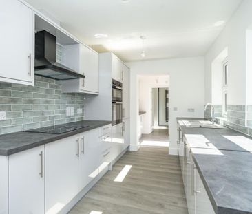 3 bedroom semi-detached house to rent - Photo 4