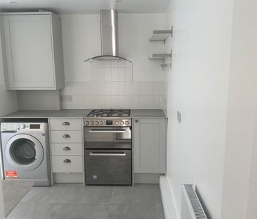 2 Bed Semi-Detached House, Hastings Road, CR0 - Photo 1