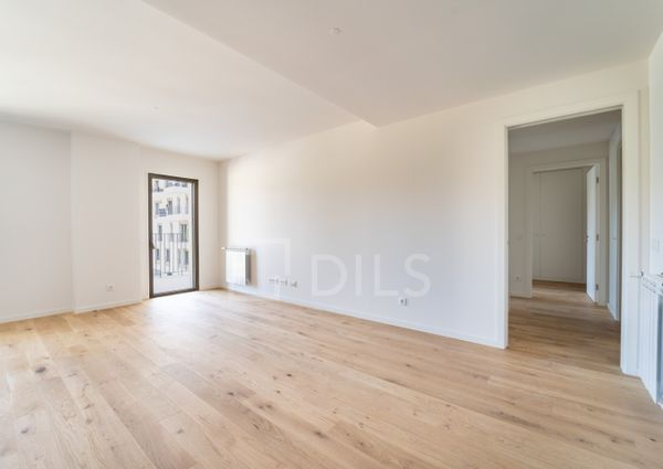 Apartamento T2 no Porto com varanda, garagem e arrumos