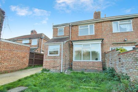 3 bedroom semi-detached house to rent - Photo 5