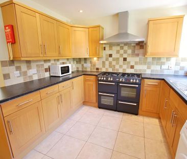 4 bedroom end of terrace house to rent - Photo 6