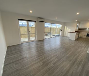 This stunning townhouse - Photo 6