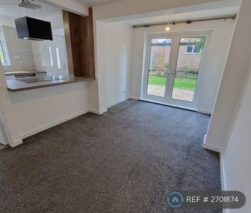3 bedroom semi-detached house to rent - Photo 2
