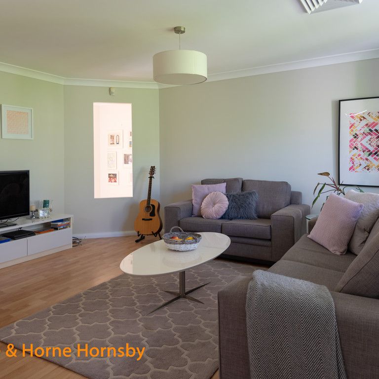 APPLICATIONS APPROVED - DEPOSIT RECEIVED ! This modern family home ticks all the boxes! - Photo 1