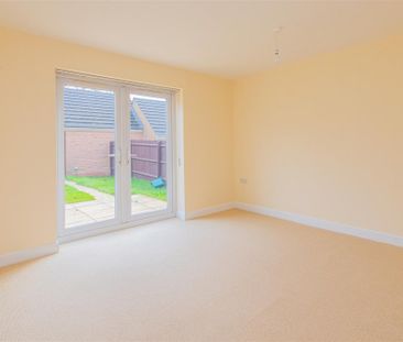 4 bed House - Detached To Let - Photo 1
