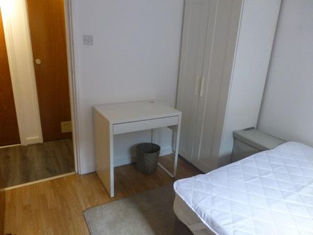 2 bedroom flat to rent - Photo 4