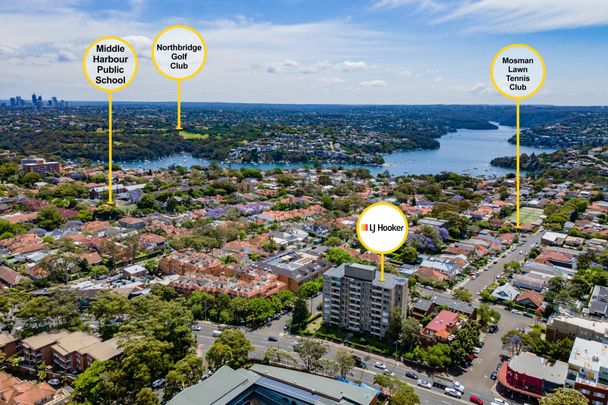 Light Filled & Renovated with Shimmering City Skyline & Harbour Views - Photo 1