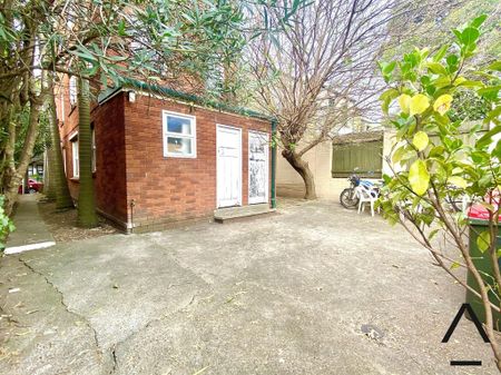 Fabulous Studio in Newtown - Photo 3