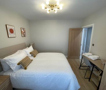 4 Bed Terraced House, Broadway Avenue, CR0 - Photo 4