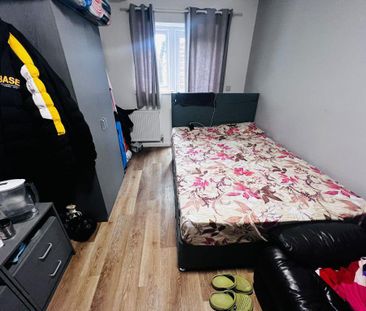 1 bedroom in a house share to rent - Photo 4