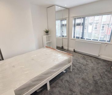 4 bedroom end of terrace house to rent - Photo 4