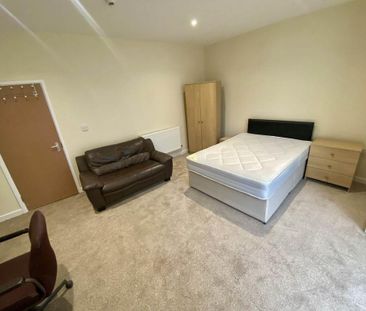3 bedroom flat to rent - Photo 3