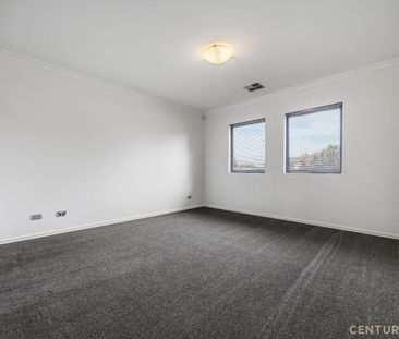 Spacious unfurnished townhouse in a great location - Photo 3