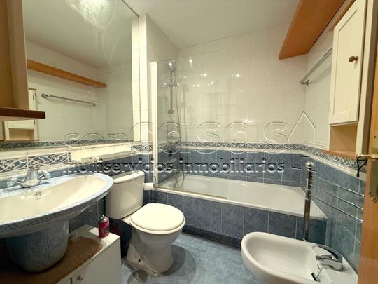 Piso de alquiler en General, Casco Histórico de Barajas - Photo 1