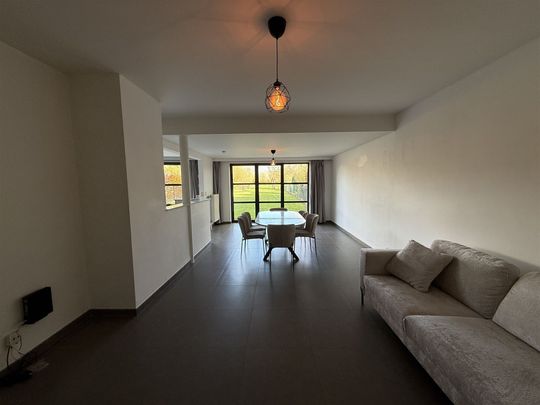 Gelijkvloers appartement met ruime tuin - Photo 1